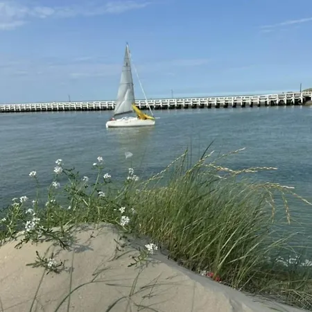 Cosy With Terrace Near Beach Apartman *